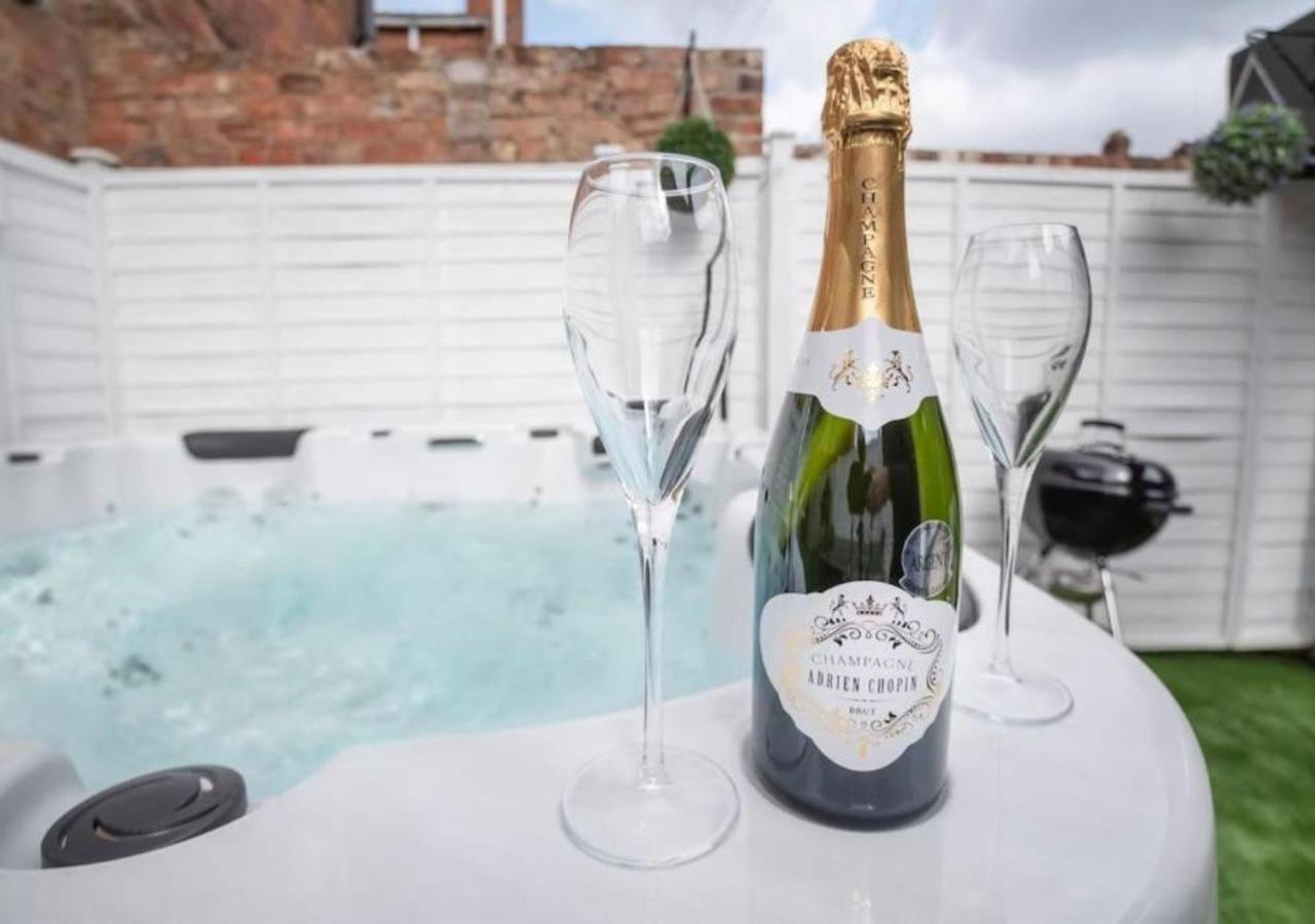 Amberley House - With Hot Tub + Free Parking Villa - York, York