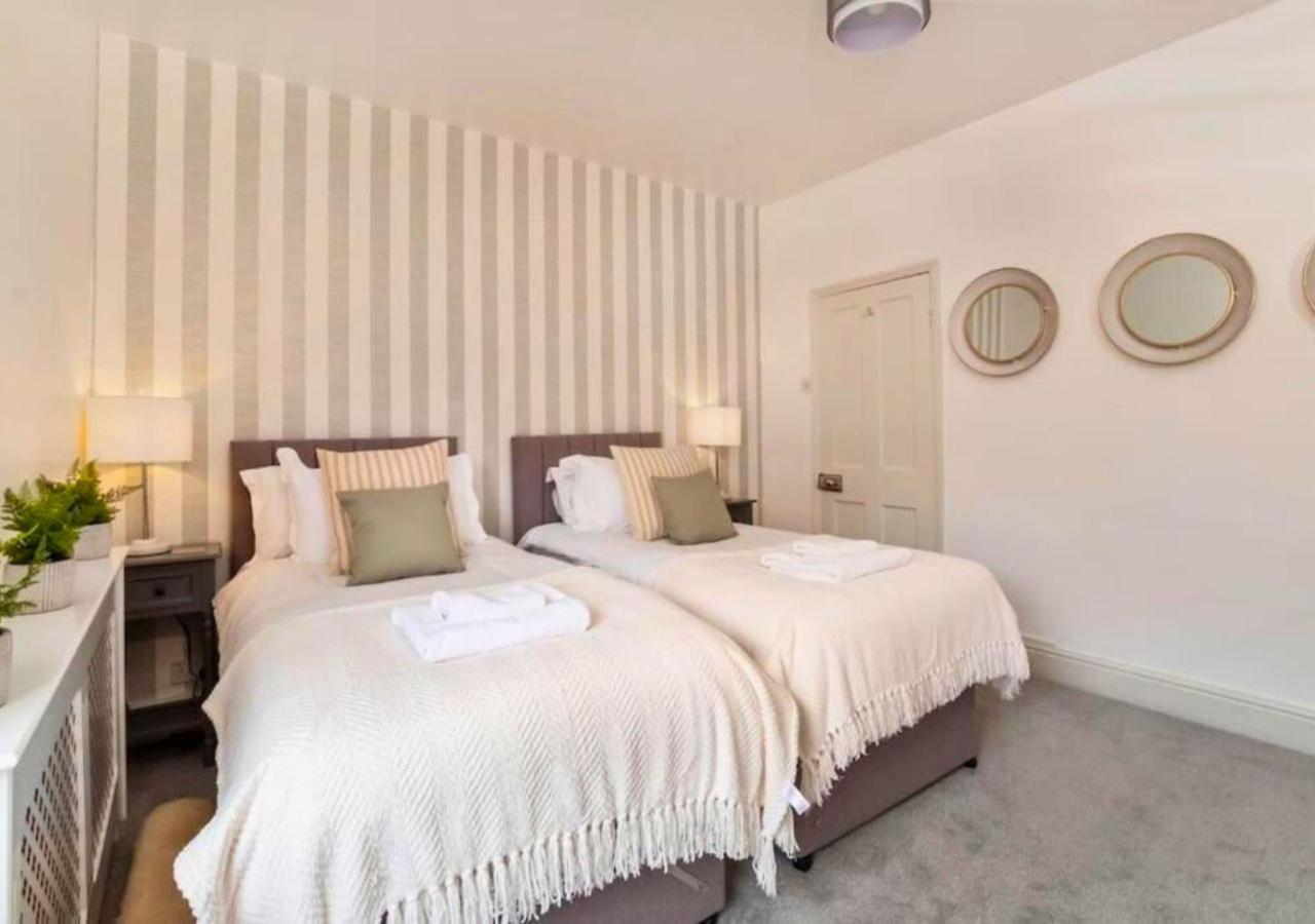 Amberley House - With Hot Tub + Free Parking Villa - York — Photos 3